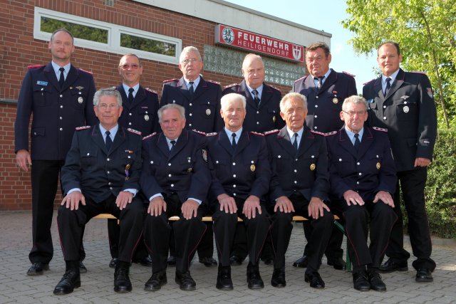 Altersabteilung mit Ortsbrandmeister und Stellvertreter im Jahr 2011, Foto: Freiwillige Feuerwehr Heiligendorf
