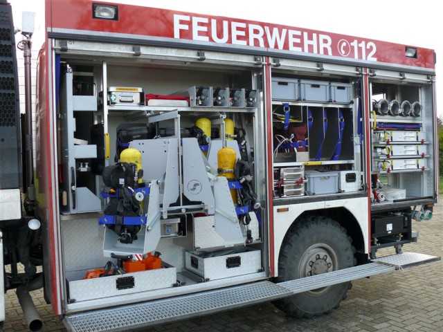 TLF 3000, Geräteräume linke Seite - Pressluftatmer, Foto: Freiwillige Feuerwehr Heiligendorf