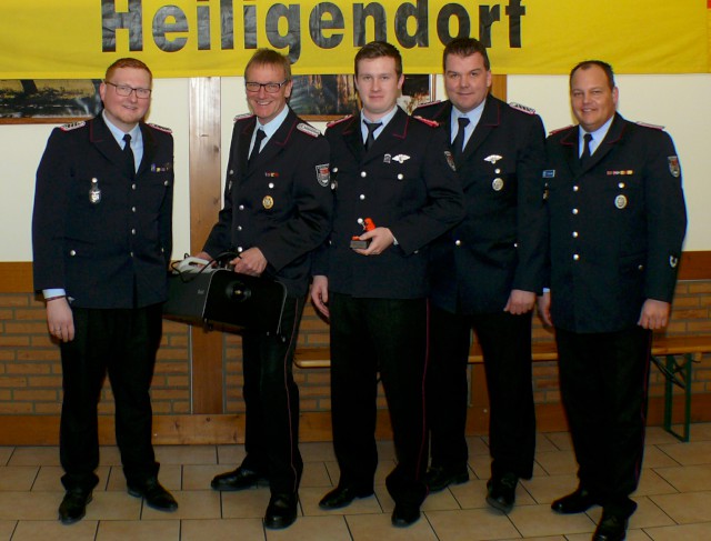 Die Kameraden mit den meisten Dienststunden im Chemikalienschutzanzug, Foto: Freiwillige Feuerwehr Heiligendorf