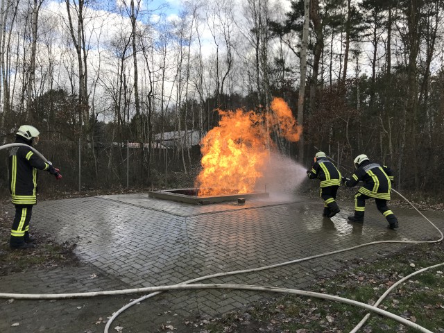 Besuch der Gasbrandübungsanlage der LSW, Foto: Freiwillige Feuerwehr Heiligendorf