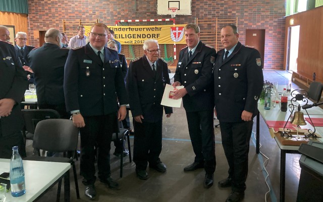 Dieter Gruß wurde für 60-jährigen aktiven Dienst geehrt, Foto: Freiwillige Feuerwehr Heiligendorf