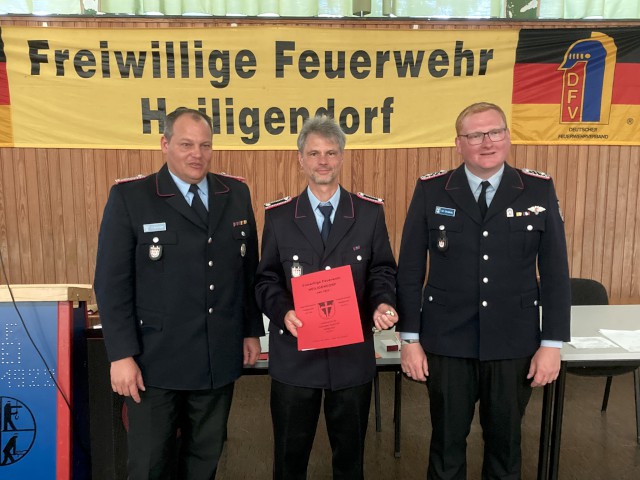 Beförderungen durch den Ortsbrandmeister, Foto: Freiwillige Feuerwehr Heiligendorf