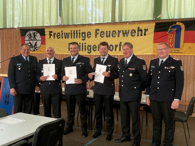 Beförderungen durch den stellv. Stadtbrandmeister, Foto: Freiwillige Feuerwehr Heiligendorf