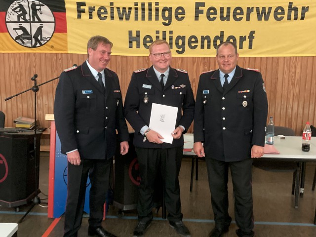 Beförderungen durch den stellv. Stadtbrandmeister, Foto: Freiwillige Feuerwehr Heiligendorf