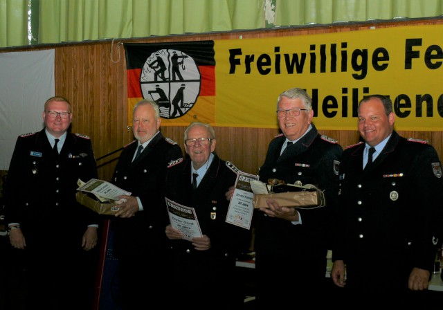 Ehrung für 60-jährige Mitgliedschaft, Foto: Freiwillige Feuerwehr Heiligendorf