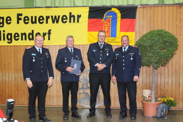 Carsten Schulze bekam das Ehrenzeichen der Niedersächsischen Jugendfeuerwehr, Foto: Freiwillige Feuerwehr Heiligendorf
