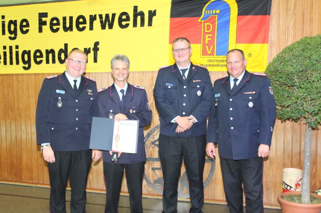 Holger Demann bekam das Ehrenzeichen der Niedersächsischen Jugendfeuerwehr, Foto: Freiwillige Feuerwehr Heiligendorf