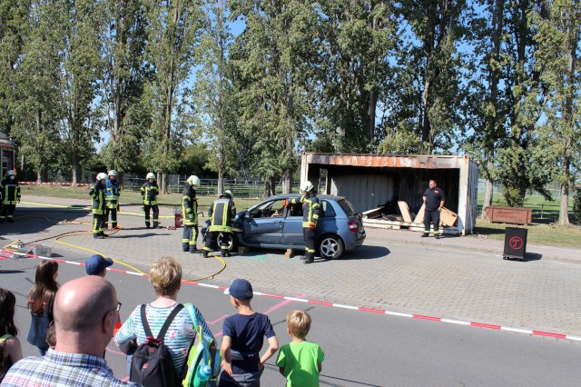 Showübung 'Technische Hilfeleistung nach Verkehrsunfall mit im Fahrzeug eingeklemmter Person', Foto: Freiwillige Feuerwehr Heiligendorf