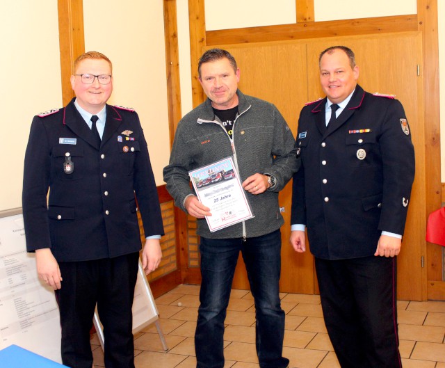 Ehrung für 25-jährige Mitgliedschaft, Foto: Freiwillige Feuerwehr Heiligendorf