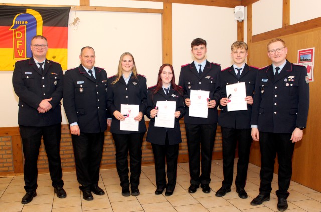 Jahreshauptversammlung: Beförderungen zu Feuerwehrfrau/-mann, Foto: Freiwillige Feuerwehr Heiligendorf