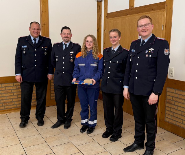 Jahreshauptversammlung: Übernahme aus der Jugendfeuerwehr in die Einsatzabteilung, Foto: Freiwillige Feuerwehr Heiligendorf