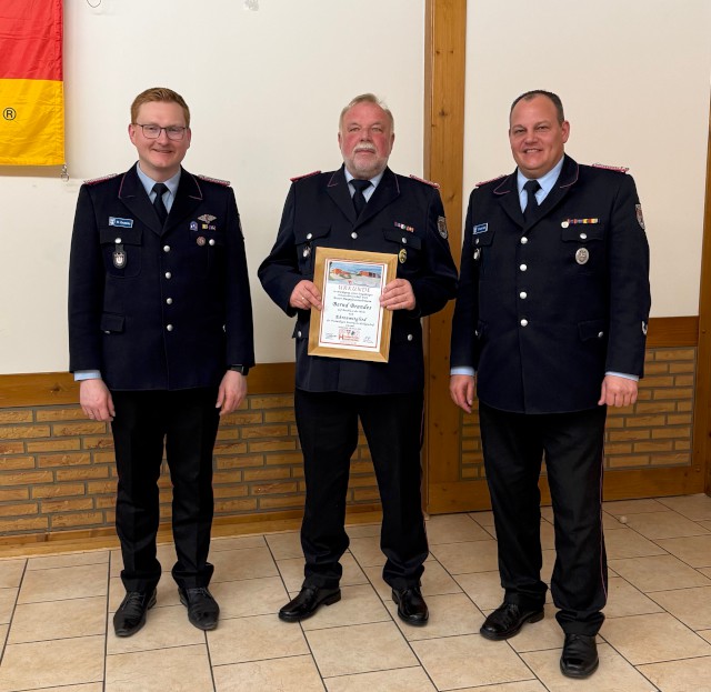 Jahreshauptversammlung: Bernd Brandes wurde zum Ehrenmitglied der Freiwilligen Feuerwehr Heiligendorf ernannt, Foto: Freiwillige Feuerwehr Heiligendorf