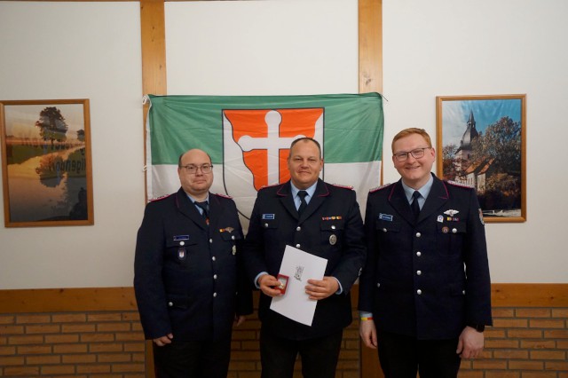 JHV: Niedersächsisches Feuerwehr-Ehrenzeichen für 40 Jahre aktive Mitgliedschaft, Foto: Freiwillige Feuerwehr Heiligendorf