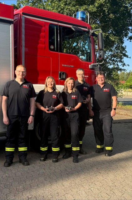 Pieperübergabe an neue Einsatzkräfte, Foto: Freiwillige Feuerwehr Heiligendorf