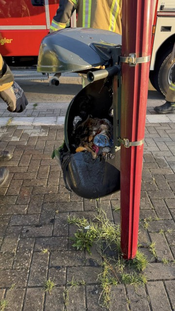 Einsatz 14 / 2026, B_1 - Abfalleimer an Bushaltestelle brennt, Foto: Freiwillige Feuerwehr Heiligendorf