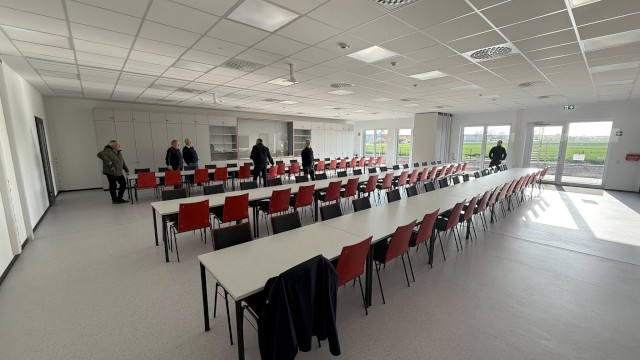 Die Arbeitsgruppe „Neues Feuerwehrhaus“ besichtigt das neue Feuerwehrhaus in Gamsen, Foto: Freiwillige Feuerwehr Heiligendorf