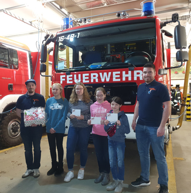 Überreichten ein Geschenk bzw. wurden als Dienstesieger gekürt, Foto: Freiwillige Feuerwehr Heiligendorf
