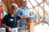 Das restliche Mehl für den Kuchenteig mahlte die elektrische Mühle, Foto: Freiwillige Feuerwehr Heiligendorf