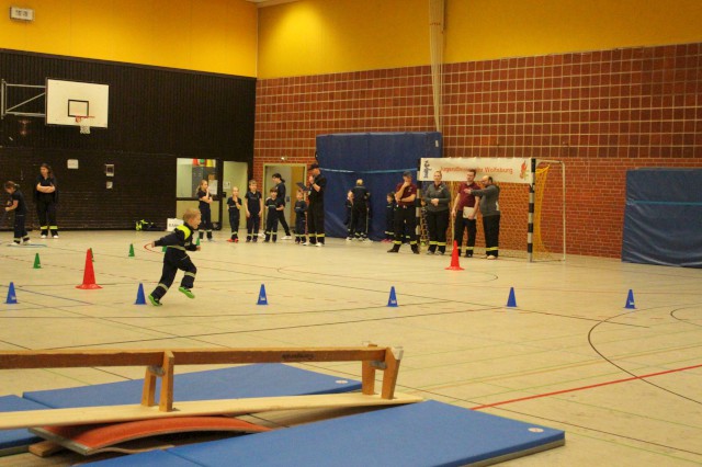 Indoorgames - Staffellauf, Foto: Freiwillige Feuerwehr Heiligendorf