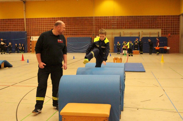 Indoorgames - Staffellauf, Foto: Freiwillige Feuerwehr Heiligendorf