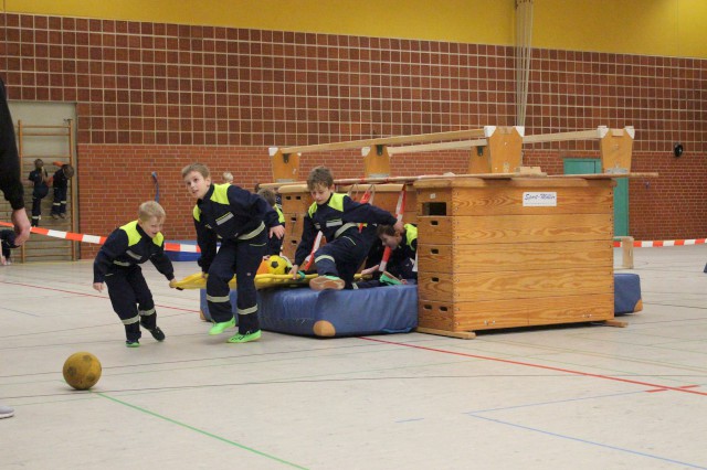 Indoorgames - Gruppenlauf, Foto: Freiwillige Feuerwehr Heiligendorf