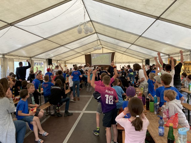 Die Kinder- und Jugendfeuerwehren Wolfsburgs schauen Fußball EM, Foto: Freiwillige Feuerwehr Heiligendorf