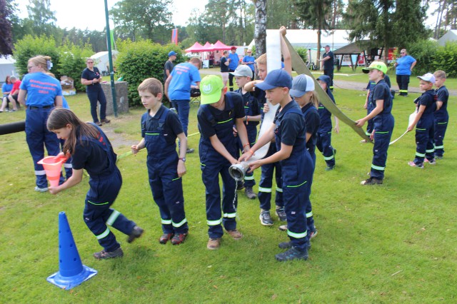 Das Wassertransportspiel als Abschluss des Orientierungsmarschs, Foto: Freiwillige Feuerwehr Heiligendorf