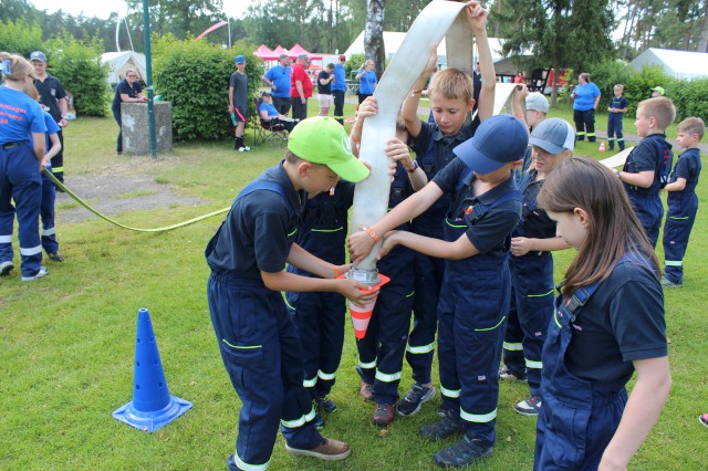 Das Wassertransportspiel als Abschluss des Orientierungsmarschs, Foto: Freiwillige Feuerwehr Heiligendorf