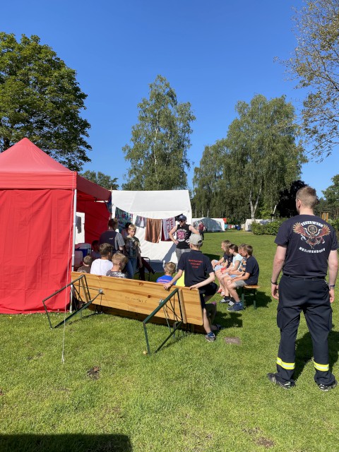 ... schnell wird dann gemeinsam 'Werwolf' gespielt, Foto: Freiwillige Feuerwehr Heiligendorf