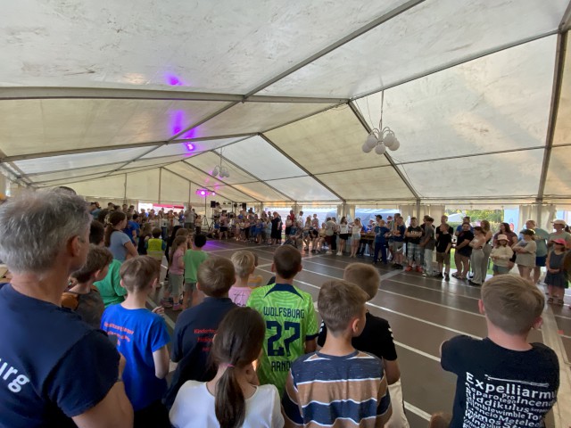 Siegerehrung zum Orientierungsmarsch und Verabschiedung aus dem Zeltlager, Foto: Freiwillige Feuerwehr Heiligendorf