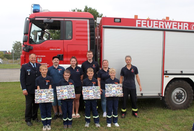 Übergabe von vier Kindern von der Kinder- zur Jugendfeuerwehr, Foto: Freiwillige Feuerwehr Heiligendorf