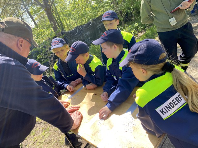 Orientierungsmarsch - Geschicklichkeitsspiel, Foto: Freiwillige Feuerwehr Heiligendorf