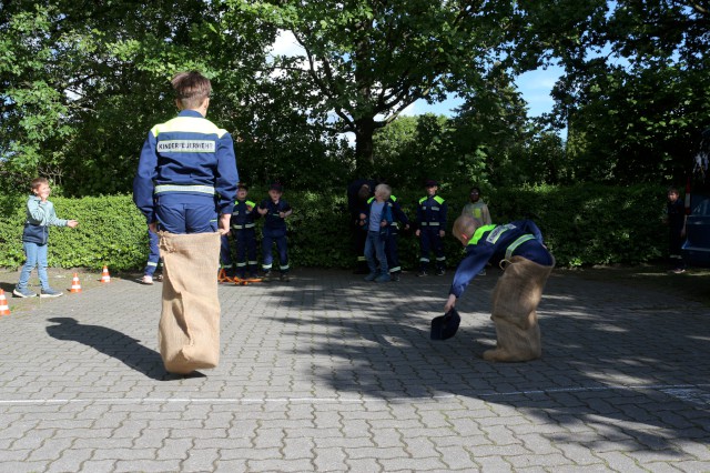 Sackhüpfen, Foto: Freiwillige Feuerwehr Heiligendorf