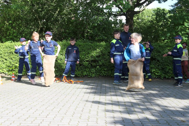 Sackhüpfen, Foto: Freiwillige Feuerwehr Heiligendorf