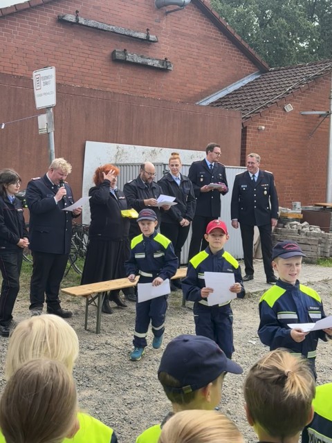 Herzlichen Glückwunsch zum Brandfloh! (Foto: Freiwillige Feuerwehr Heiligendorf)